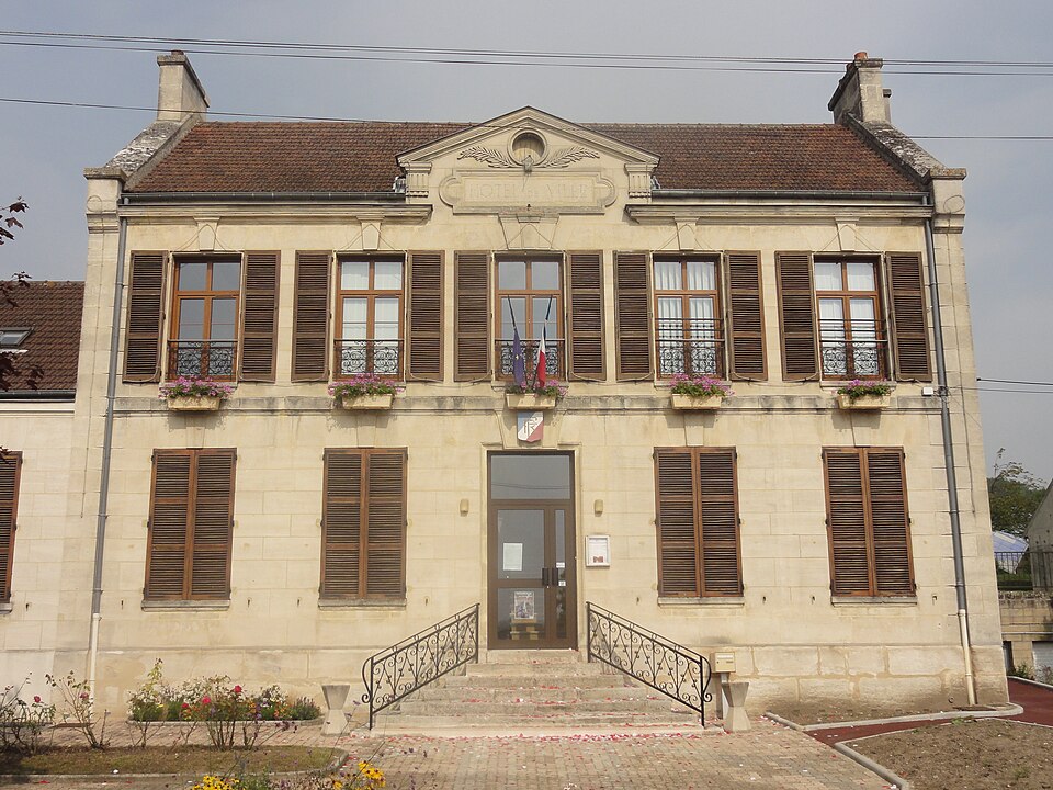 Brenouille (60), la mairie, rue Robert — Guerlin 1