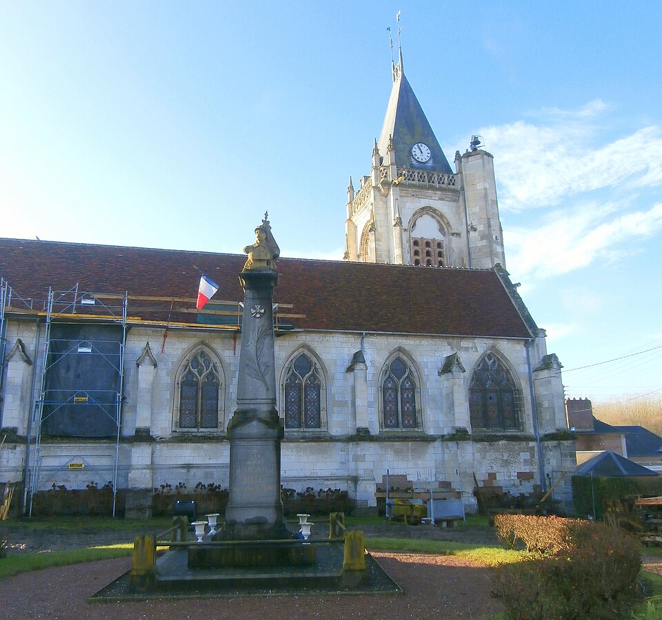 Bulles (60) — Église Saint — Martin, vue depuis le nord