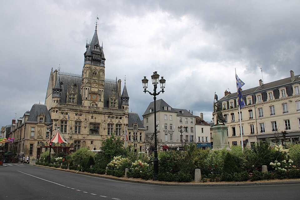 Place de l'hôtel de ville de Compiègne