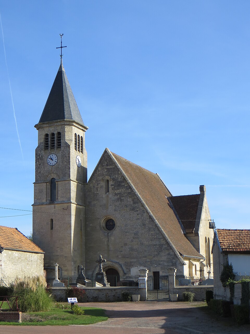 Courcelles — Epayelles — Église Saint — Lucien
