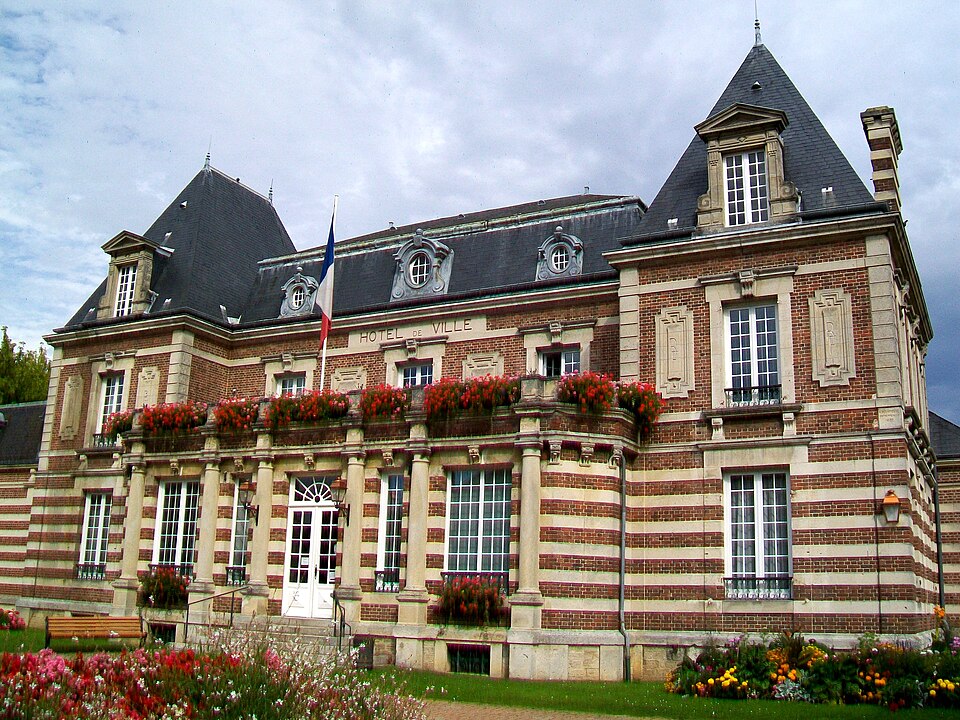 Crépy — en — Valois (60), Hôtel de ville, façade ouest