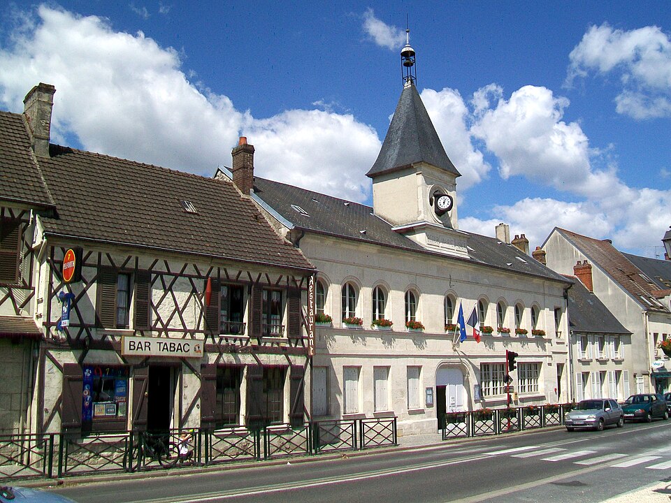 Fleurines (60), auberge et mairie, rue du général de Gaulle