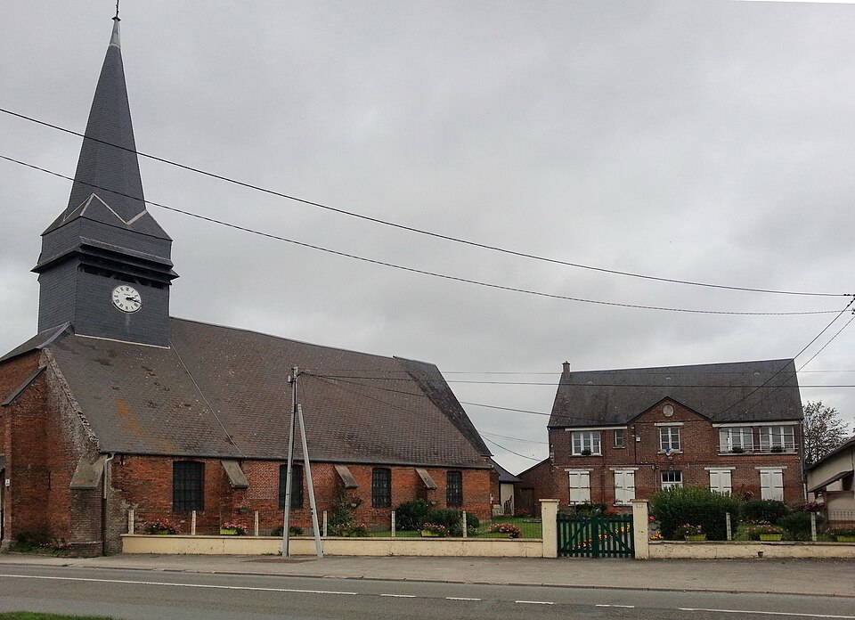 WP 20140830 021 Fouilloy Mairie et église