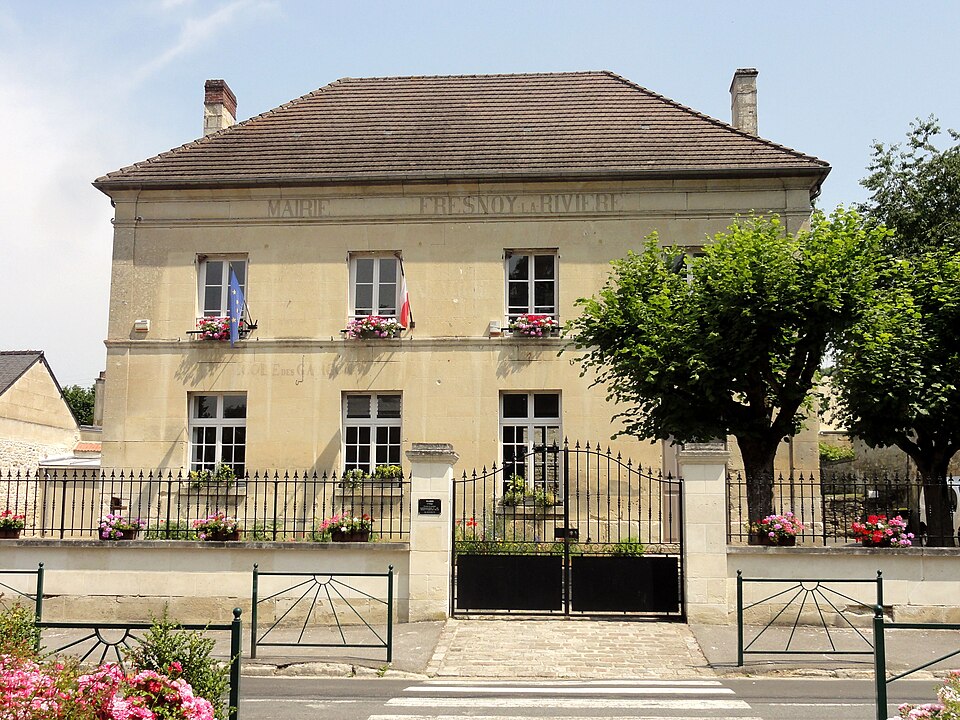 Fresnoy — la — Rivière (60), mairie, rue de l'Automne 2