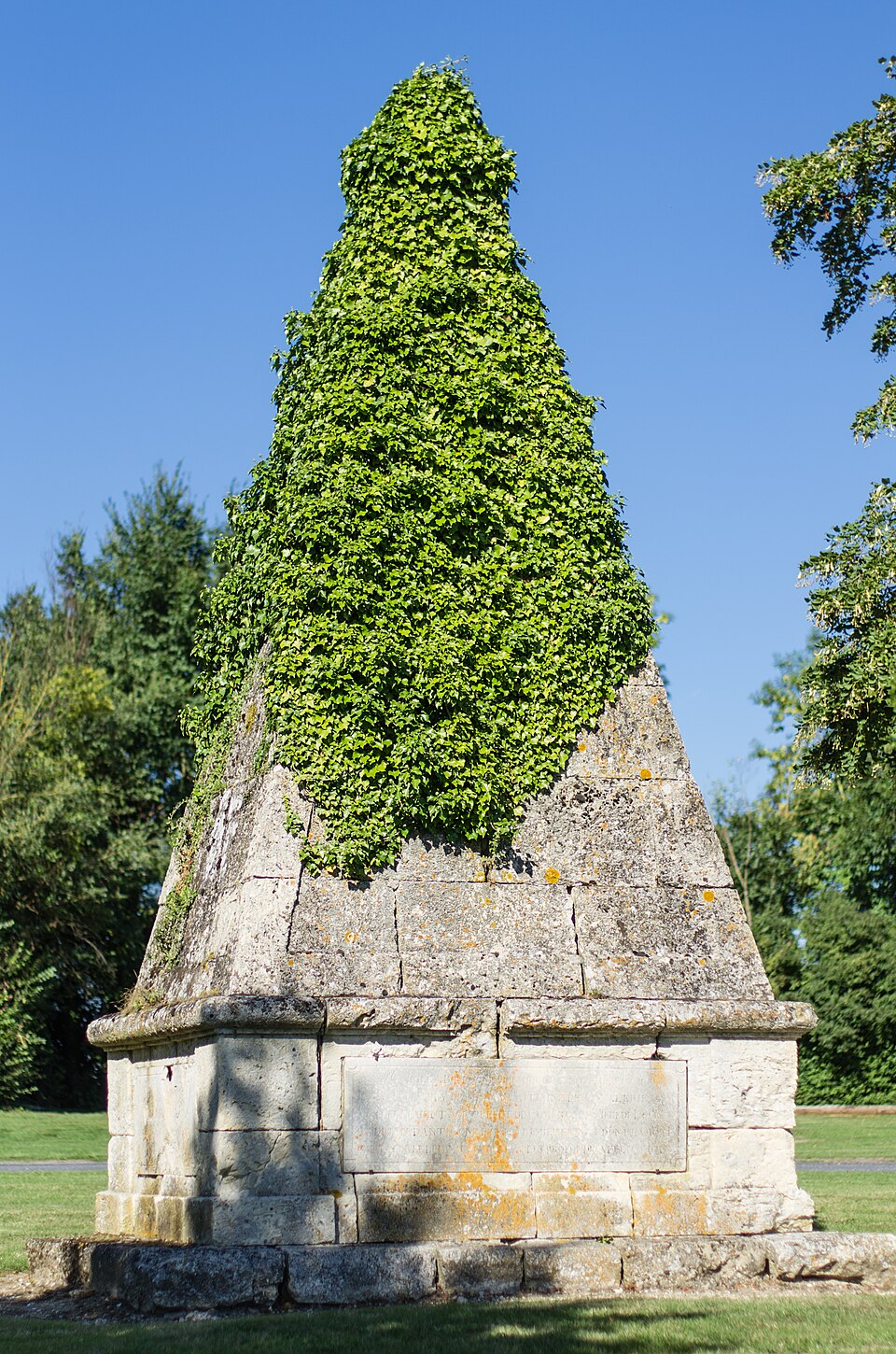 Monument funéraire de Madame Jarry de Nancy 2013 — 09 — 06 20 — 58 — 34