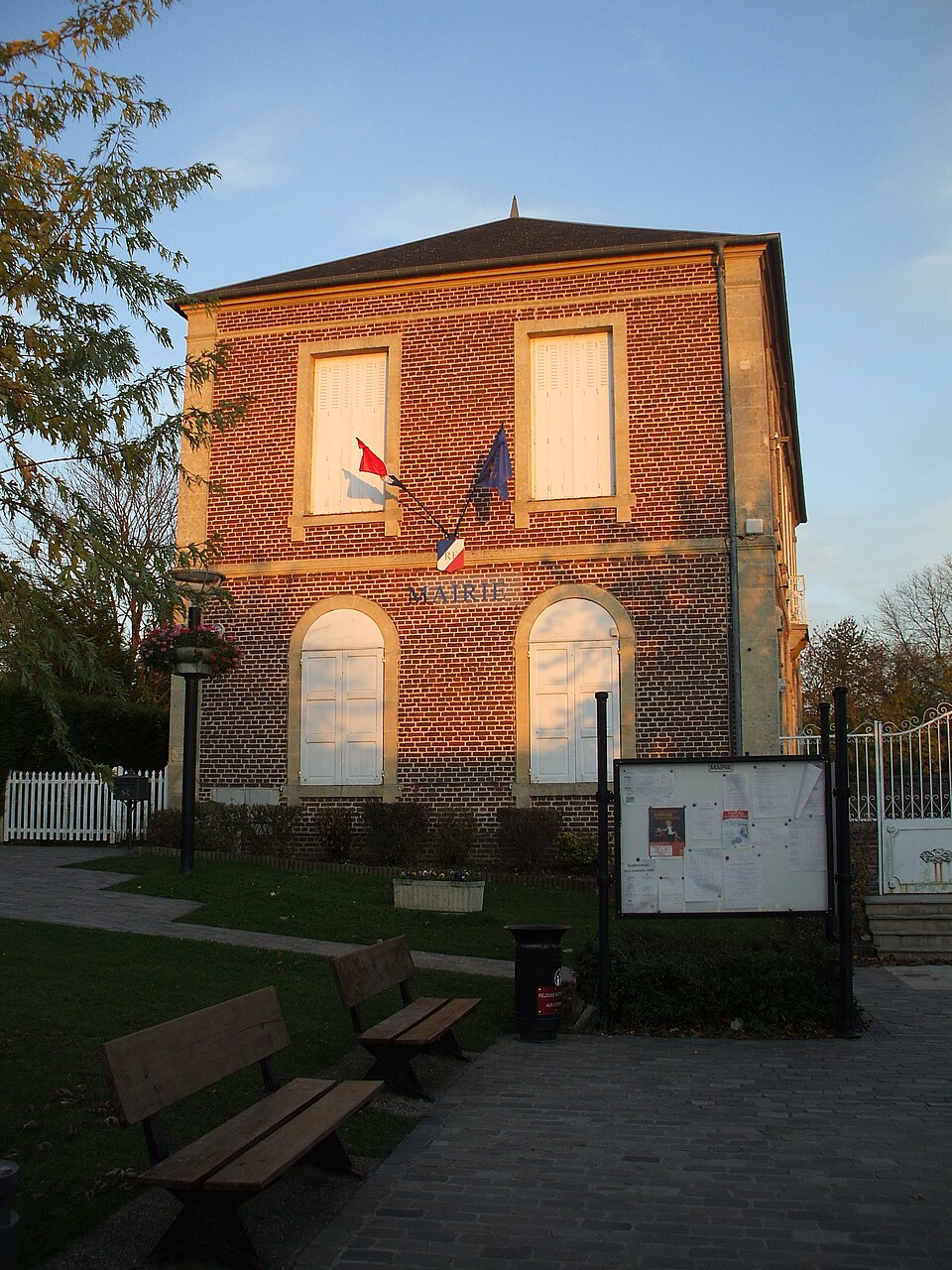 Mairie Laboissière — en — Thelle