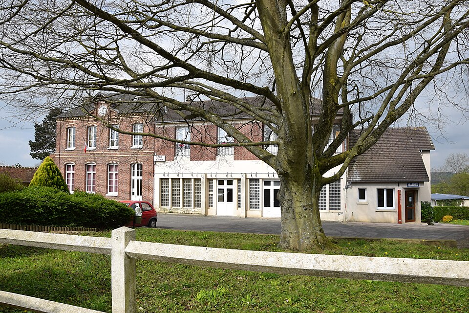 Lalande — en — Son mairie école