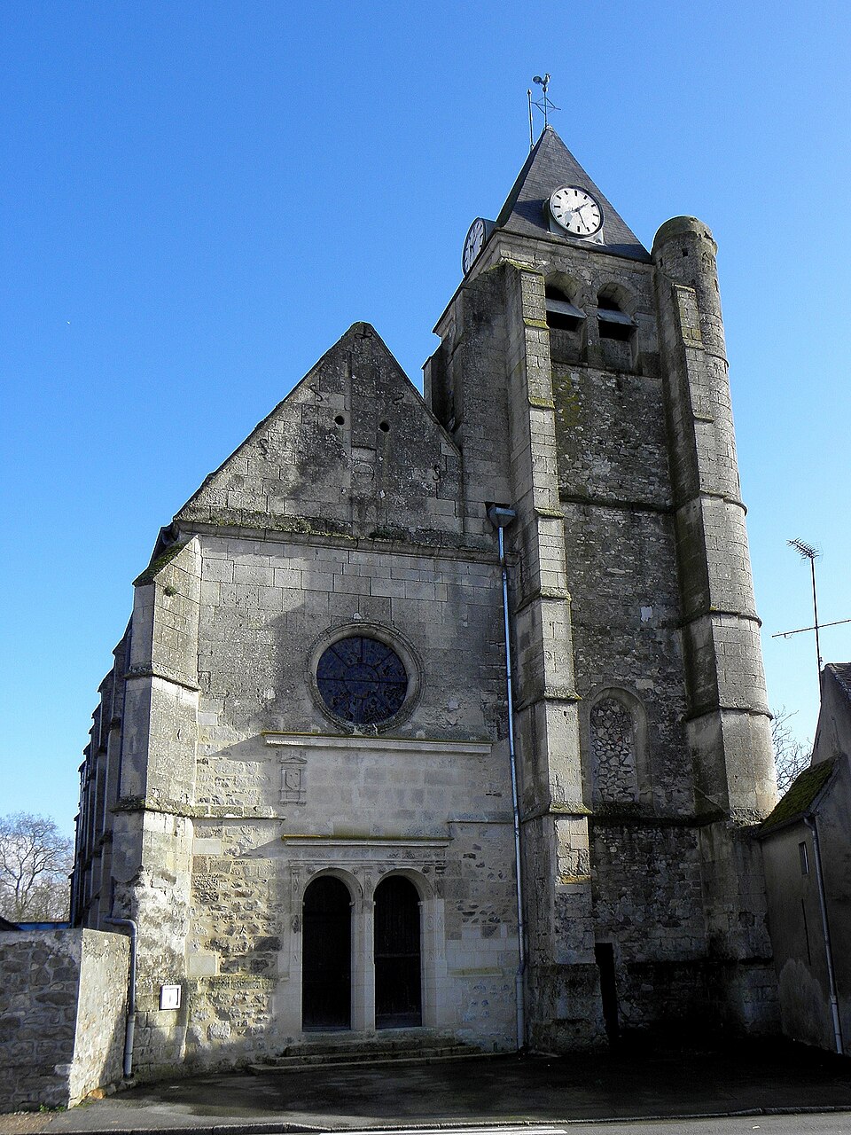 Lévignen (60) Église Saint — Aubin 01