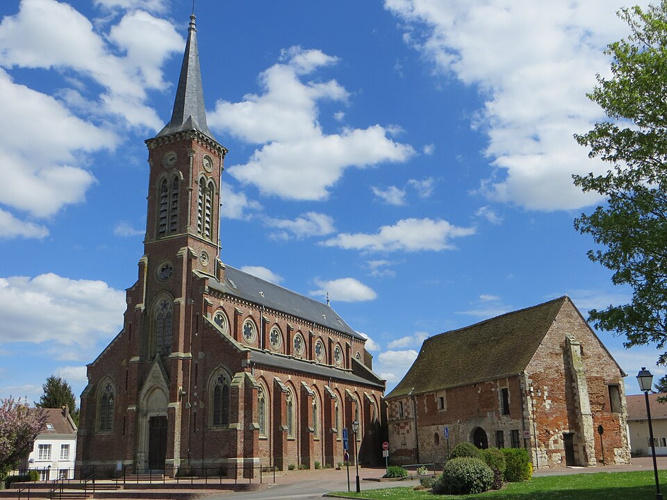 Lieuvillers — Église Saint — Hilaire et logis seigneurial 1