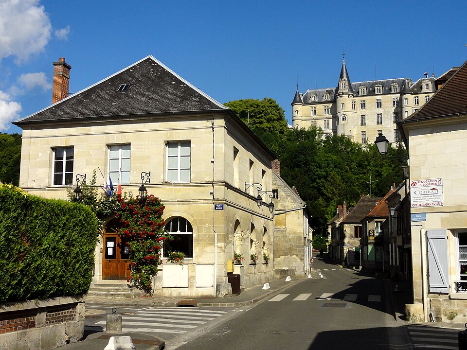Mello (60), mairie et château