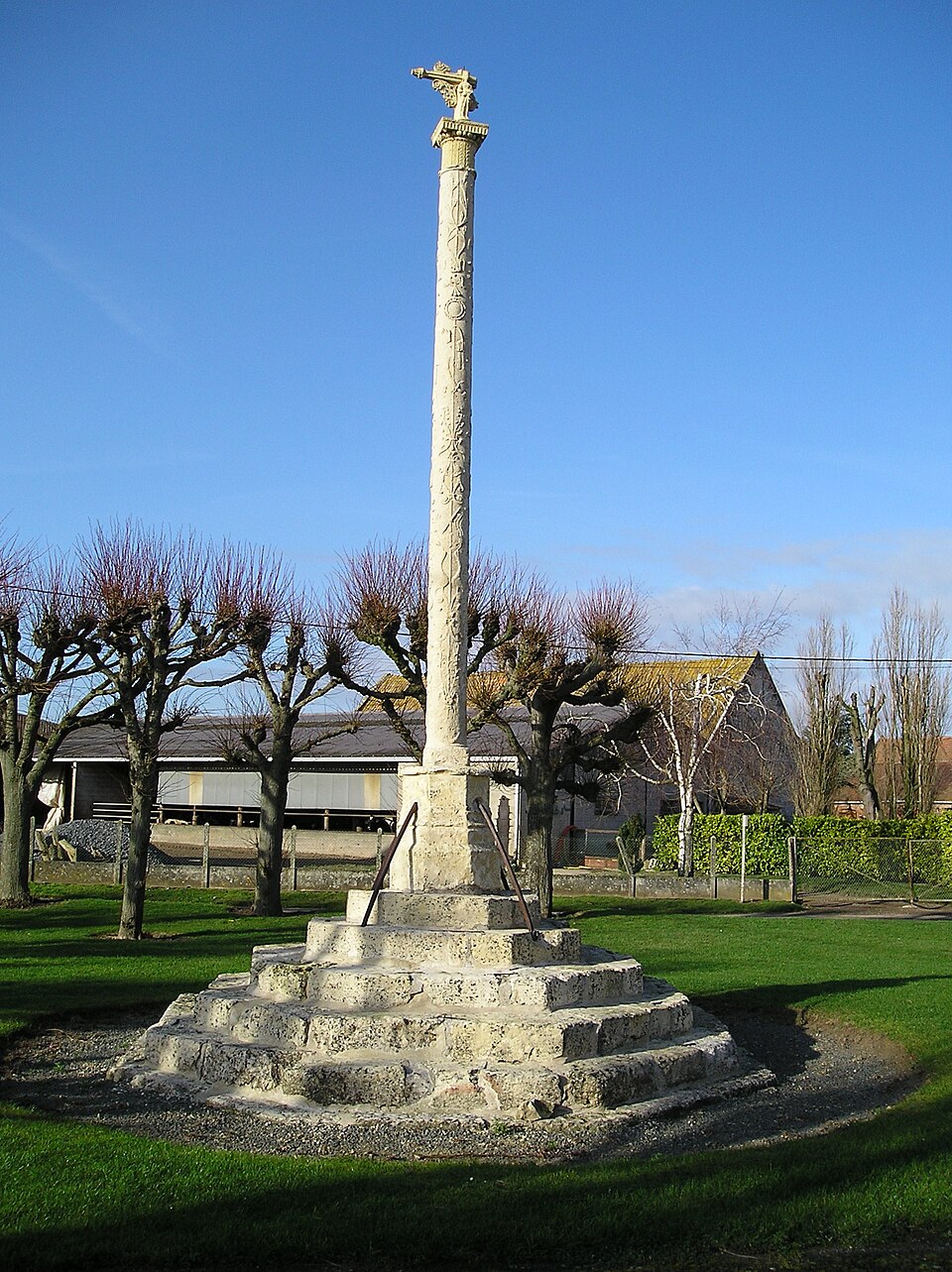 Croix de Ménévillers (Oise)