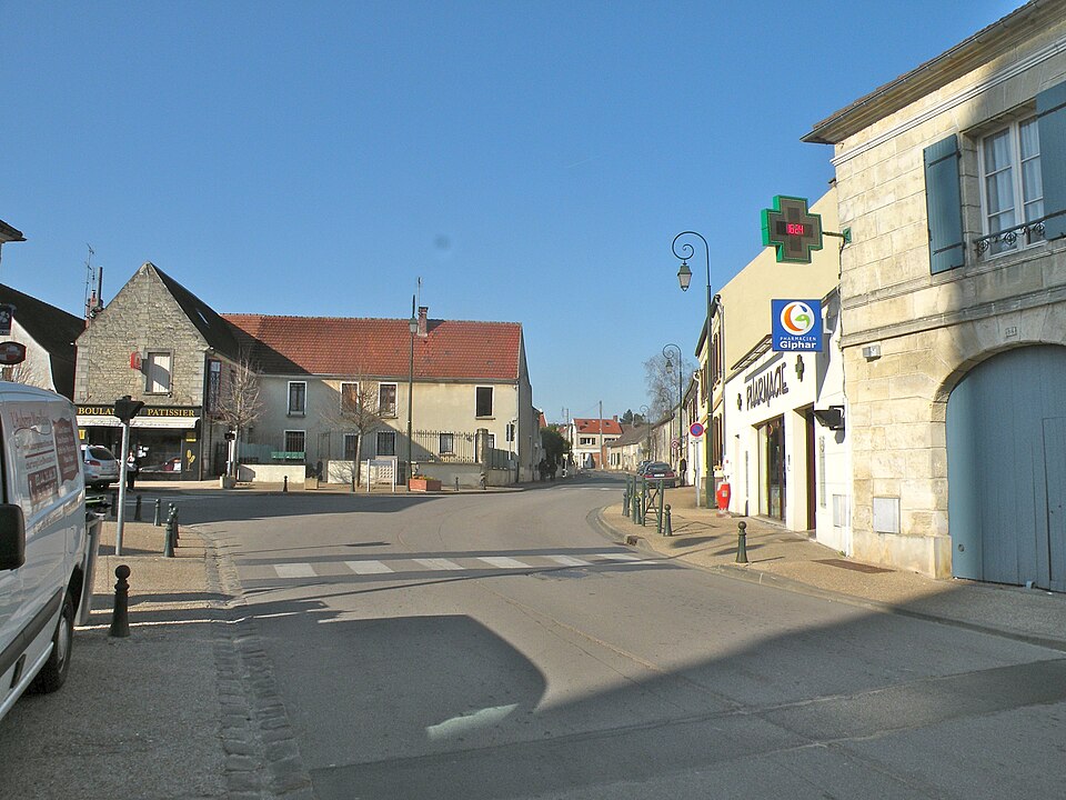 Le Mesnil — en — Thelle rue
