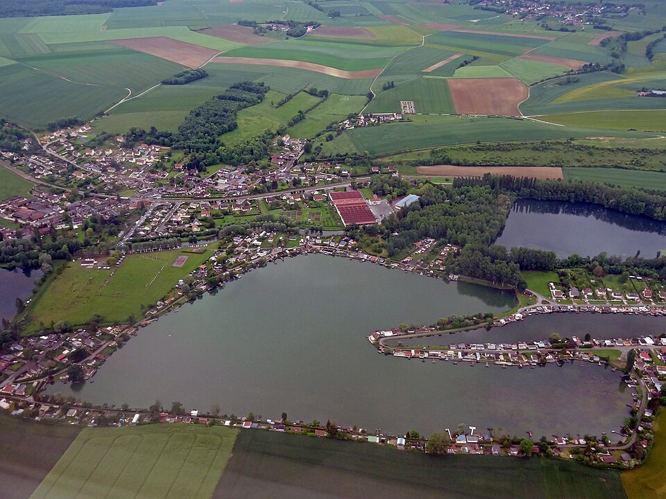 Vue aérienne des étangs de Milly — sur — Thérain 02