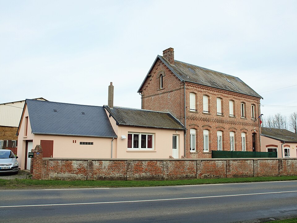 Monceaux — l'Abbaye — FR — 60 — mairie — 1