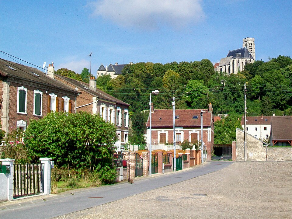 Montataire (60), cité Louis — Blanc, château et collégiale