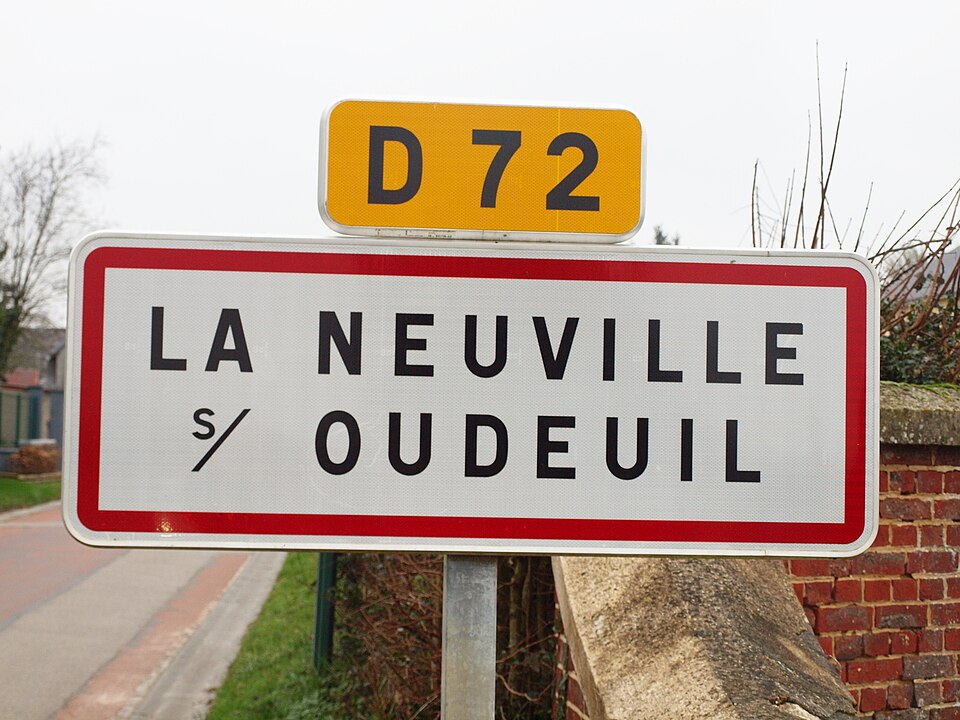 La Neuville — sur — Oudeuil — FR — 60 — panneau d'agglomération — 02