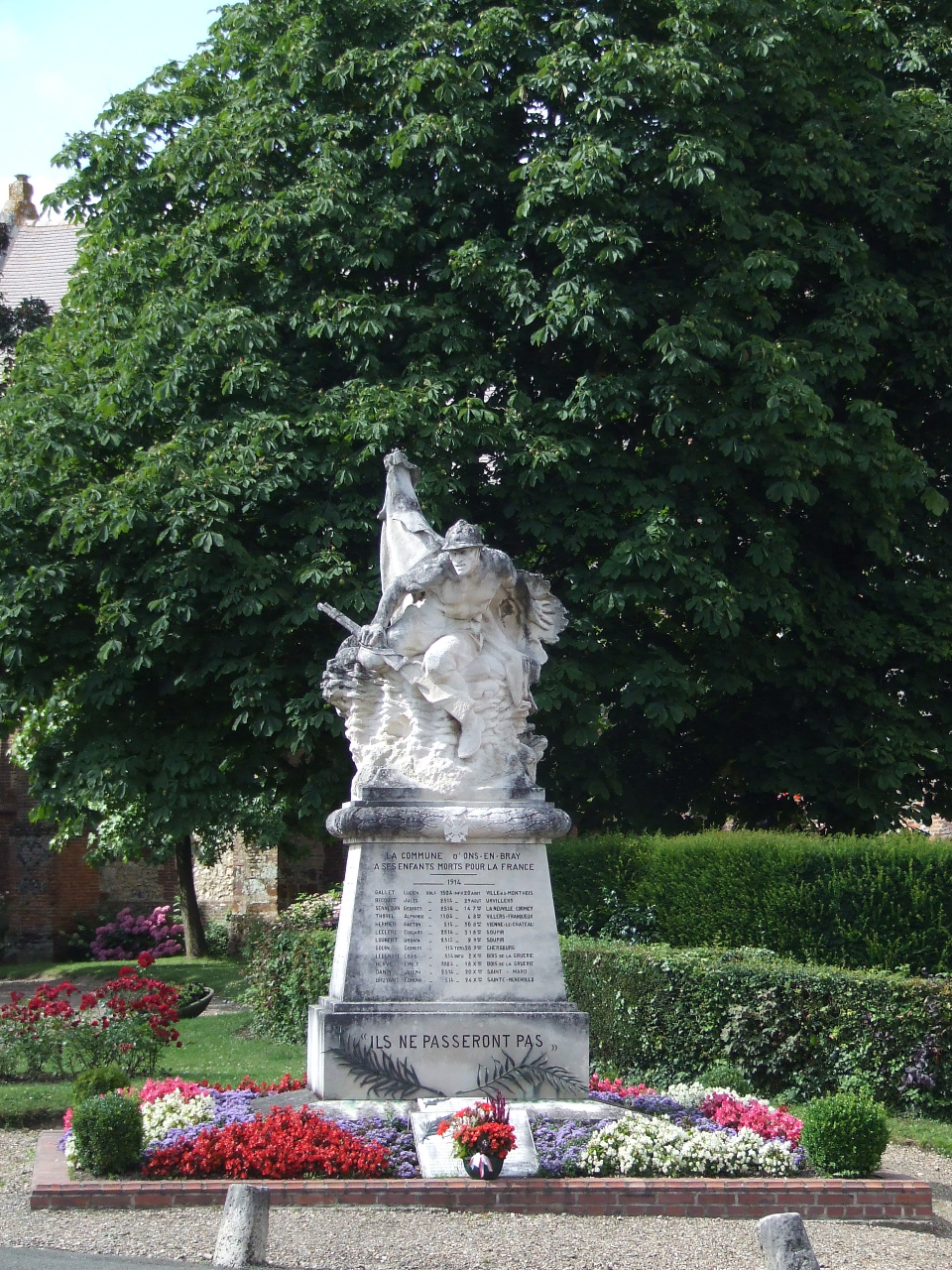 Monument aux morts de Ons en Bray