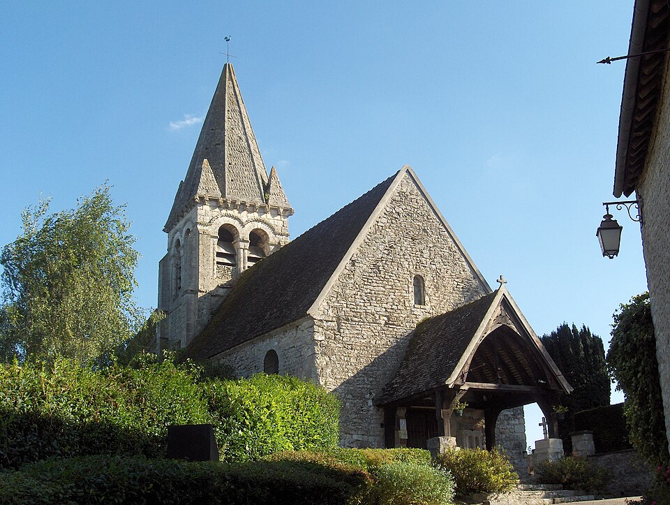 Reilly (60), église Saint — Aubin, vue depuis le nord — est