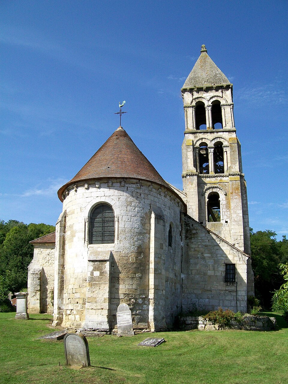 Rhuis (60), église romane (commencée au XIe s.)
