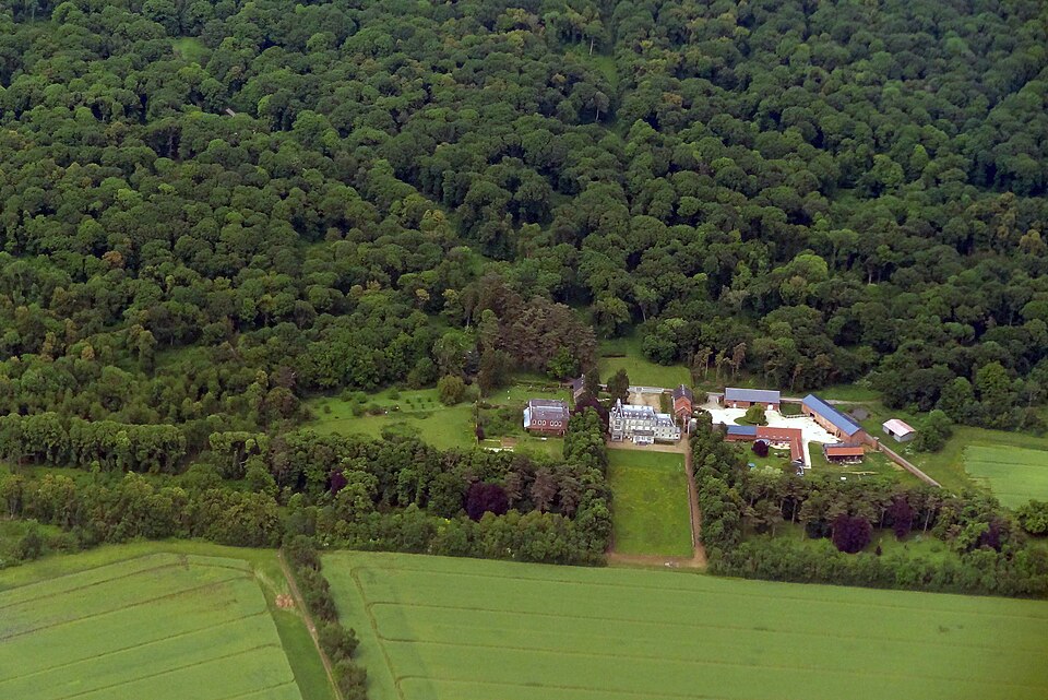Vue aérienne du château de la Borde, Sains — Morainvillers