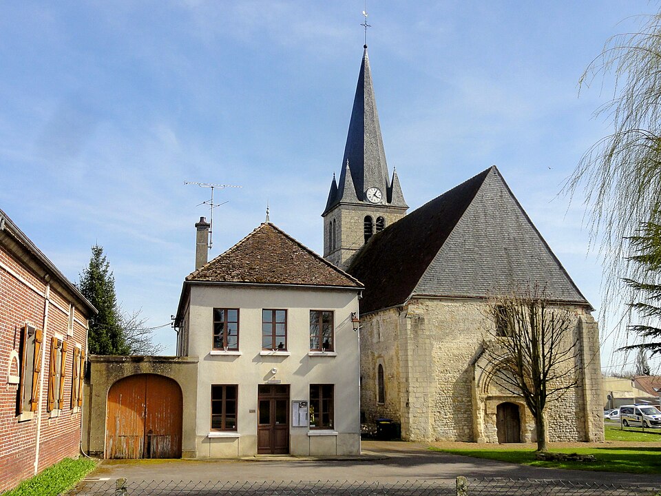 Saint — Félix (60), mairie et église Saint — Félix