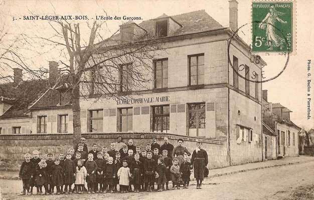 Saint — Léger — aux — Bois (60) Carte postale 11