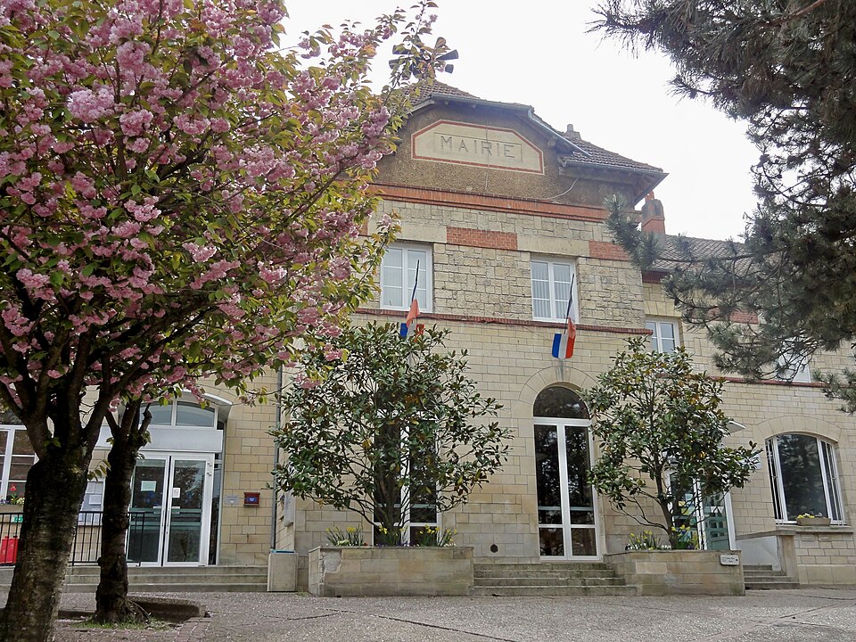 Saint — Maximin (60), mairie 1
