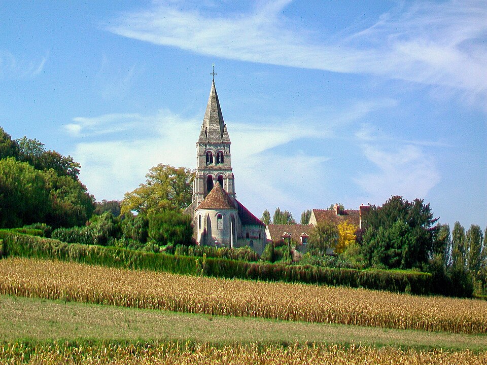 Saint — Vaast — de — Longmont (60), église Saint — Vaast, vue depuis l'est