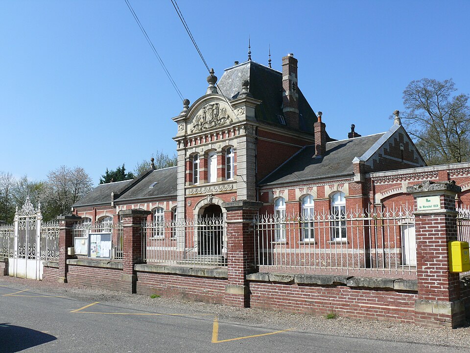 Sarcus — Mairie — Ecole