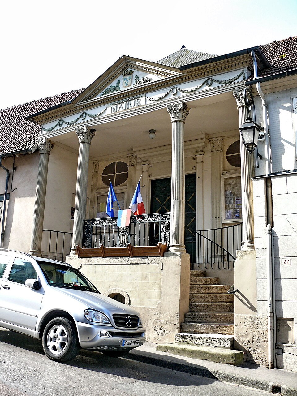 Songeons — La mairie