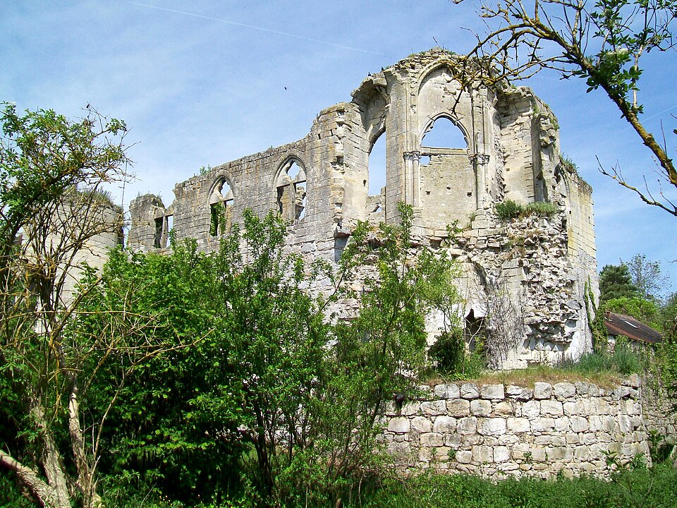 Thiers — sur — Thève (60), ruines du château, la chapelle depuis le sud — est