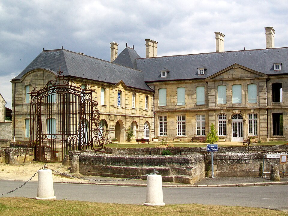 Villers — sous — Saint — Leu (60), château — mairie, rue de l'Église
