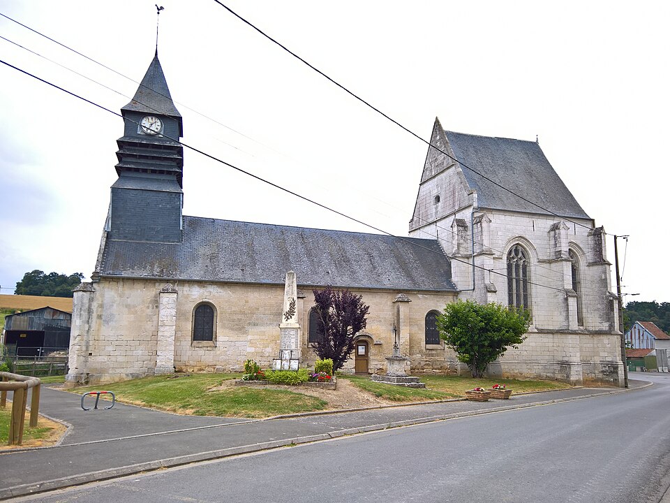 Villers — Vicomte — L'église et le monument aux morts WP 20180711 12 11 37 Pro