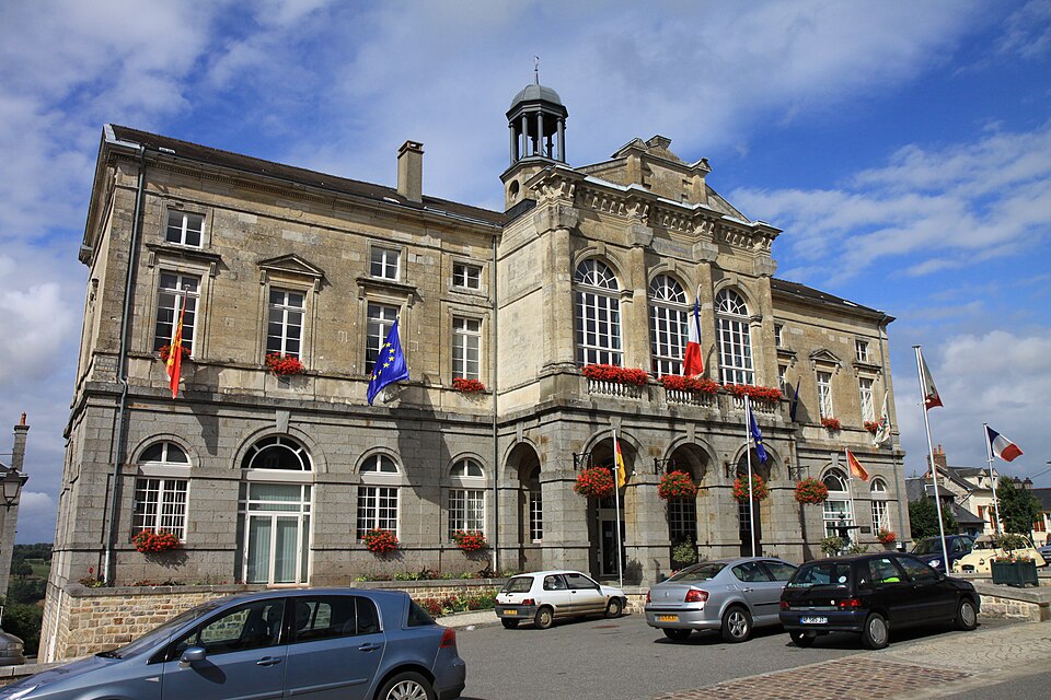 Domfront — La mairie