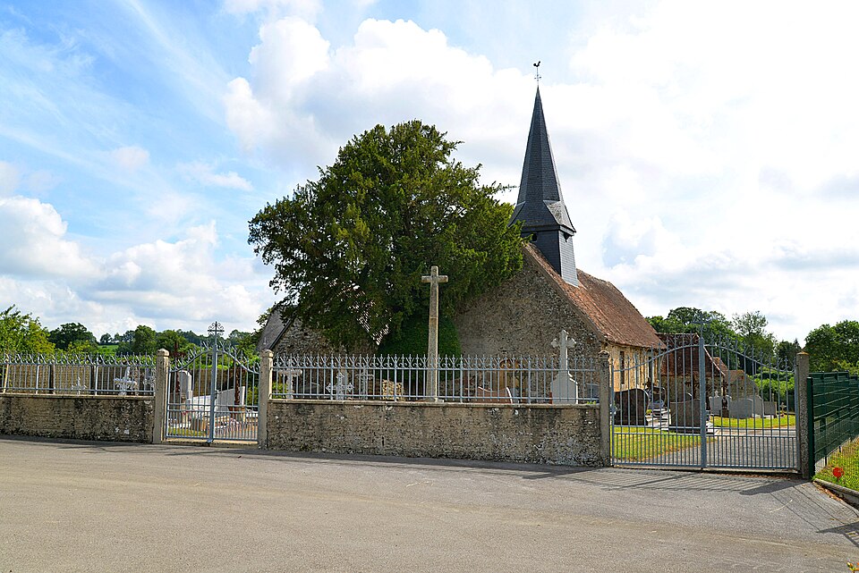 Église Saint — Julien et cimetière de La Lande — de — Lougé