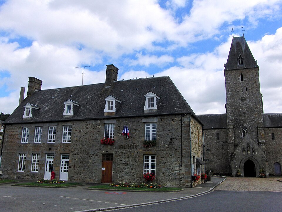 Lonlay — l'abbaye — mairie