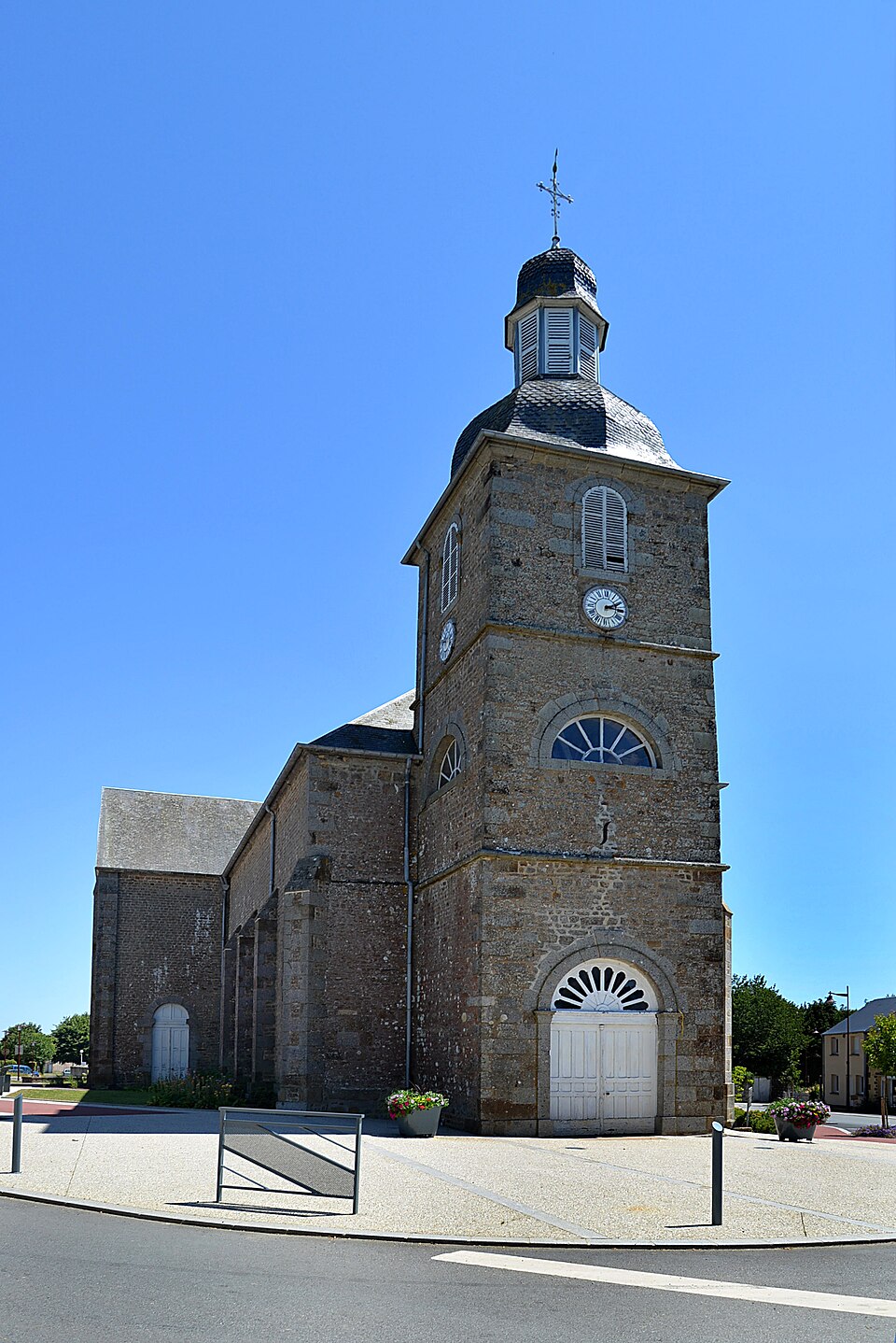 Église Notre — Dame du Ménil — de — Briouze (1)