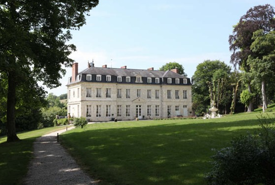 Chateau menil — hubert — en — exmes