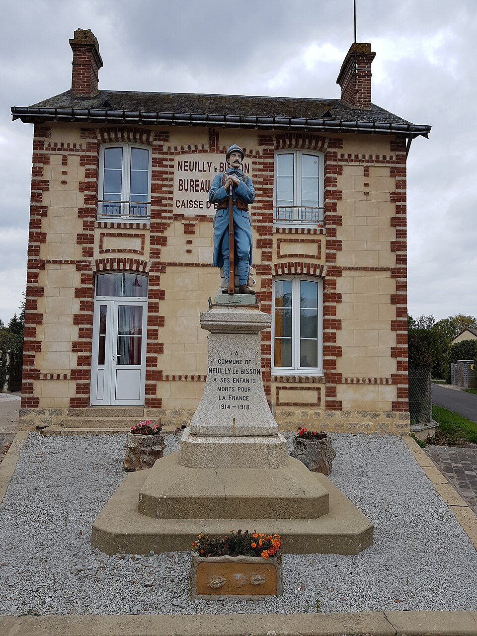61 Neuilly le Bisson mairie et MAM
