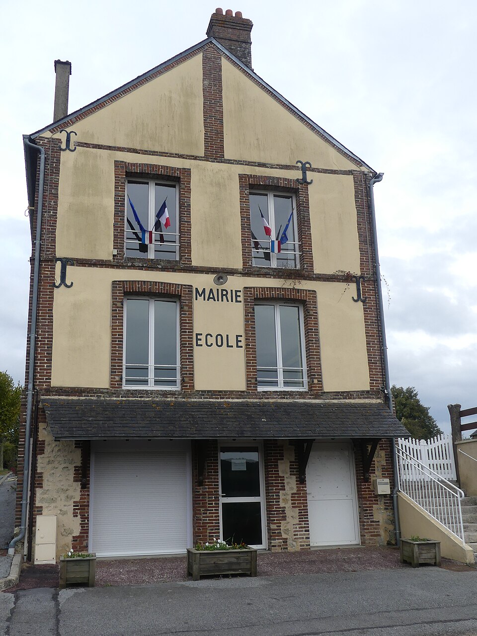 Mairie de Saint Aubin de Courteraie