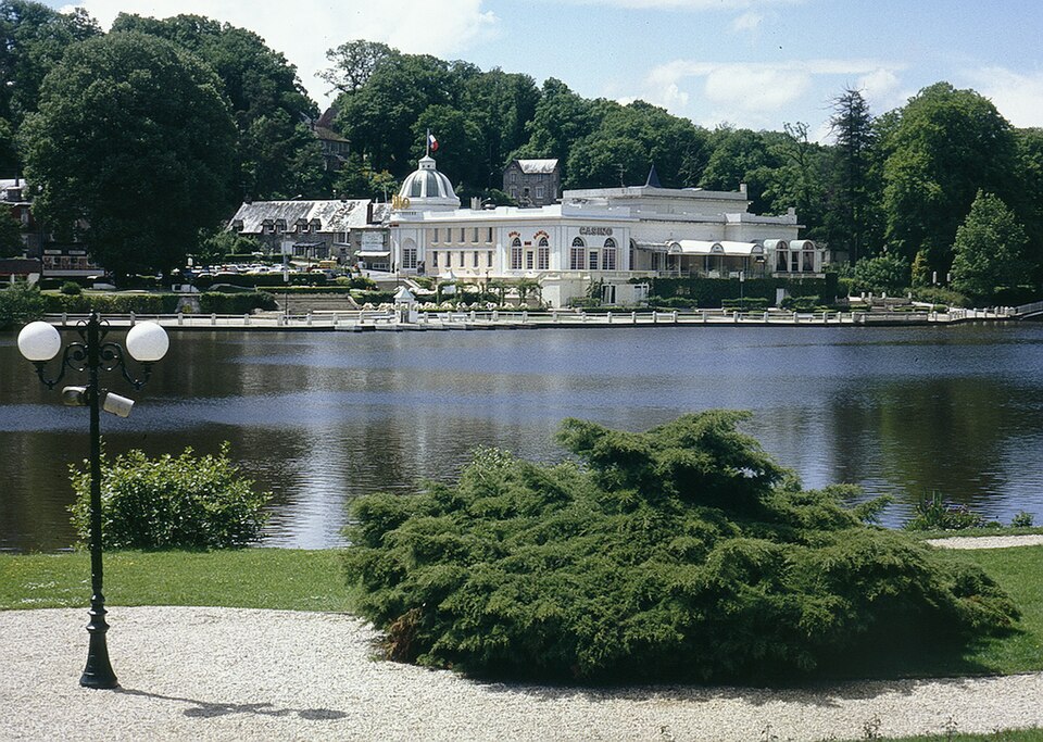 Bagnoles de L'Orne lac et casino