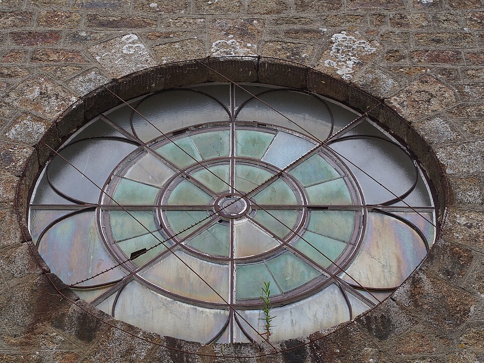 Rosace de l'église Notre — Dame — de — l'Assomption de Torchamp (France)