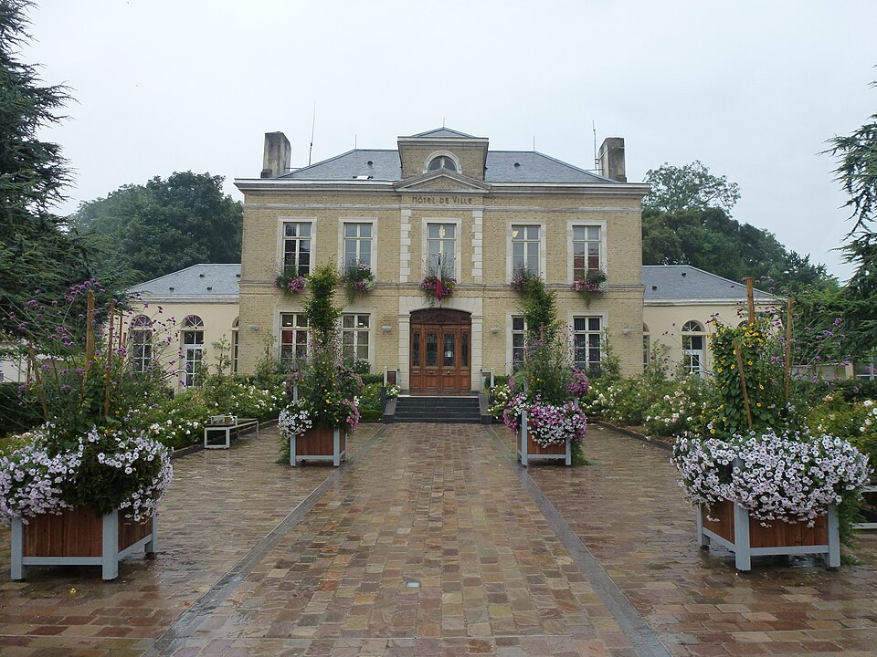 Ardres (Pas — de — Calais) hotel de ville