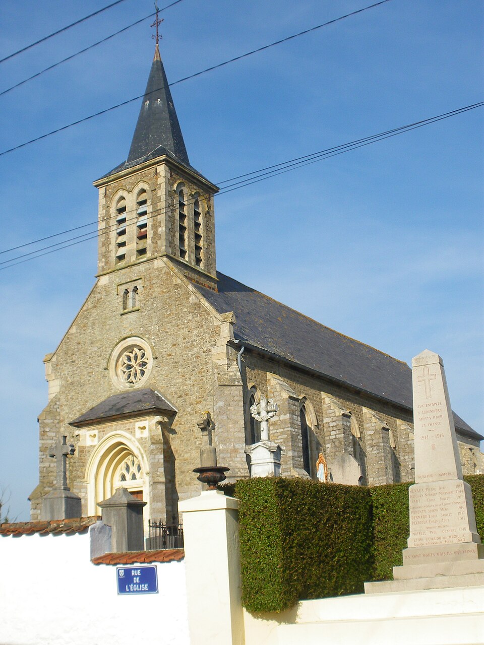 Audembert — Eglise et monument aux morts