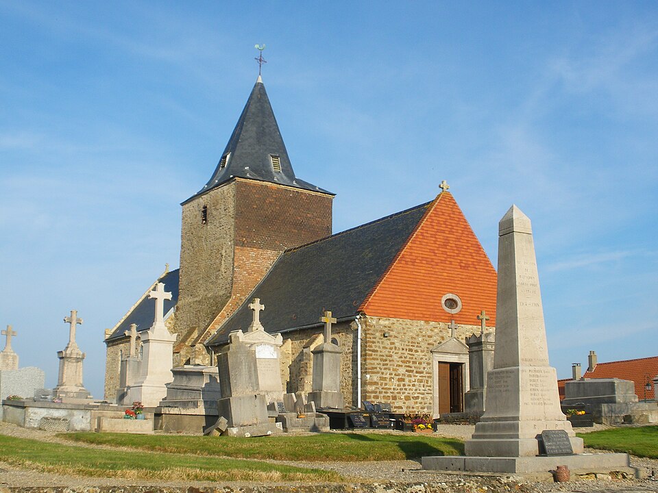 Bazinghen — Eglise et monument aux morts