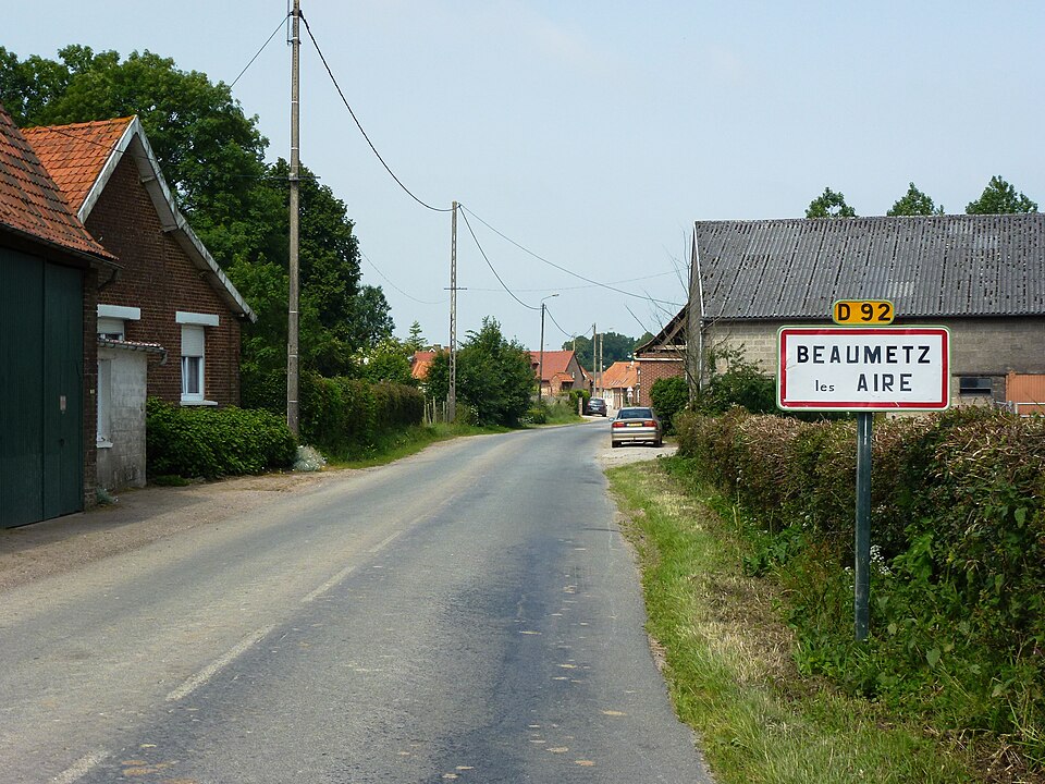 Beaumetz — lès — Aire (Pas — de — Calais, Fr) city limit sign