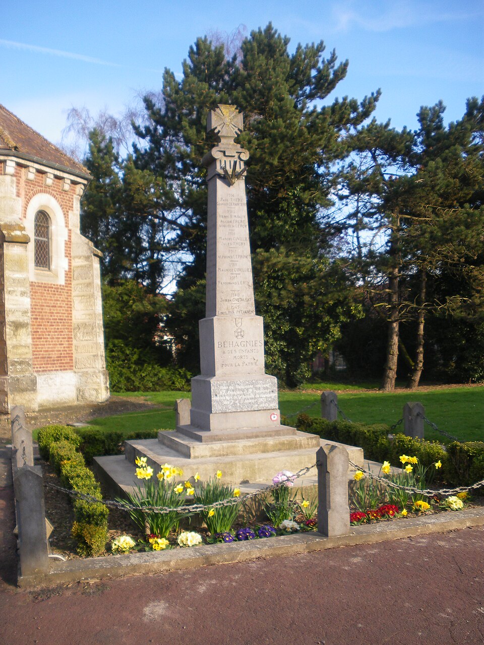 Béhagnies — Monument aux morts