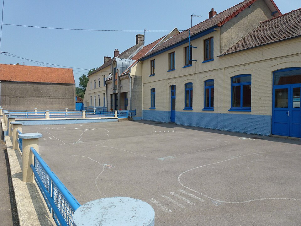 Coyecques (Pas — de — Calais) mairie et écoles