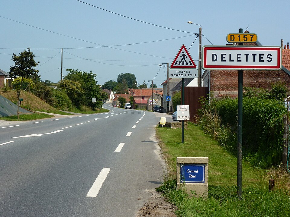 Delettes (Pas — de — Calais) city limit sign Delettes