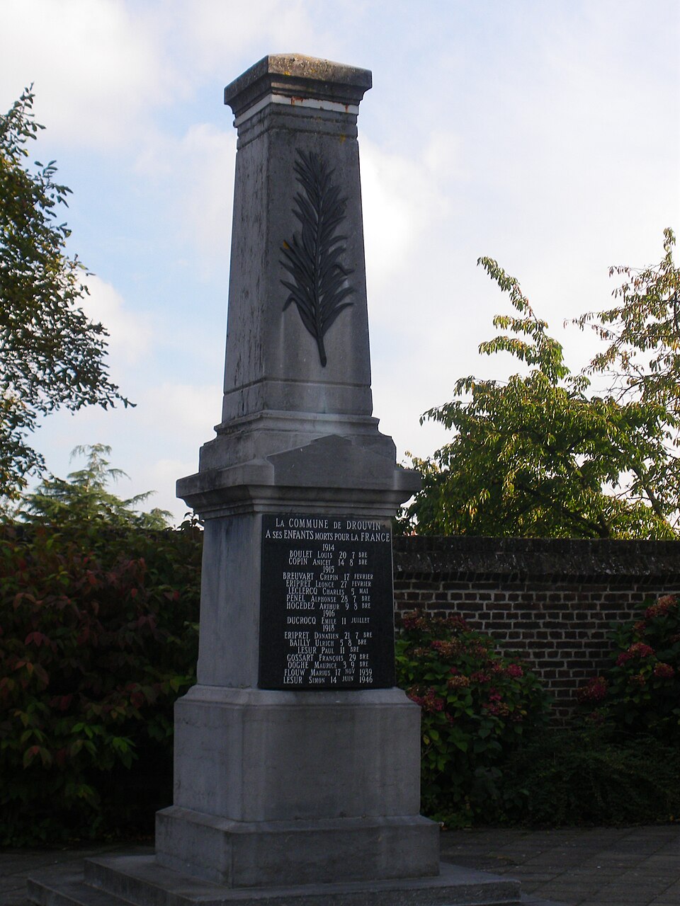 Monument aux morts de Drouvin — le — Marais